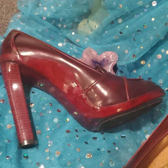 Salvatore Ferragamo Heels Shade of Red - Picture 10 of 15